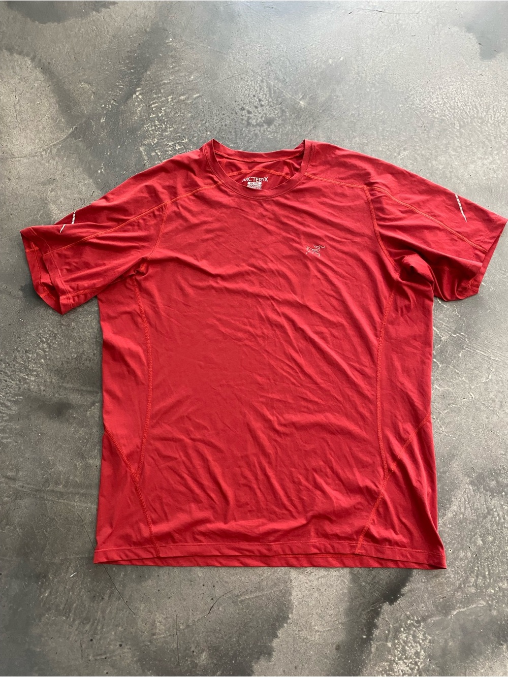 Arc'teryx Red Short-Sleeve Tech T-Shirt Sz XL Mens 

(Jun A-1)